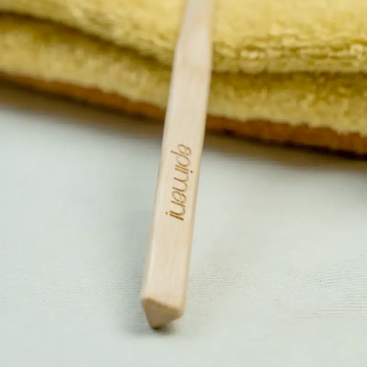 Le manche en bois de nos brosses a dents sont adaptés selon l'âge